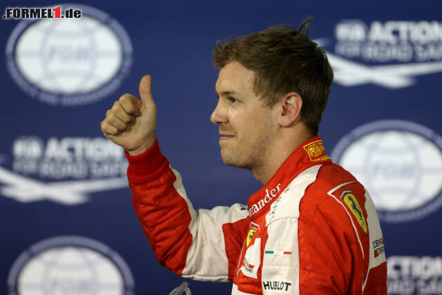 Foto zur News: Daumen hoch: Sebastian Vettel zeigte im Qualifying eine bärenstarke Leistung
