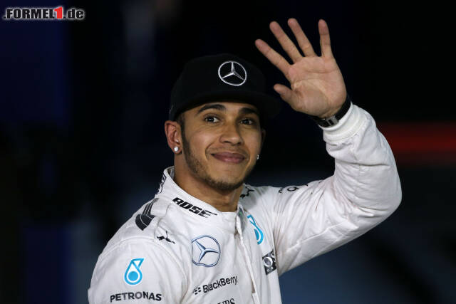 Foto zur News: Freude beim Weltmeister: Lewis Hamilton hat seine erste Bahrain-Pole in der Tasche