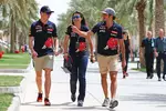 Foto zur News: Max Verstappen (Toro Rosso) und Carlos Sainz (Toro Rosso)