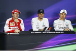Foto zur News: Lewis Hamilton (Mercedes), Sebastian Vettel (Ferrari) und Nico Rosberg (Mercedes)