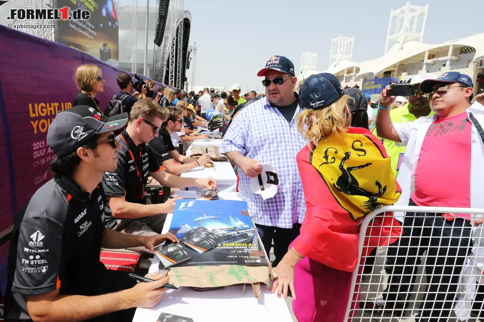 Foto zur News: Sergio Perez (Force India) und Nico Hülkenberg (Force India)