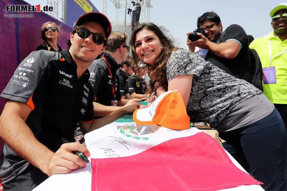 Foto zur News: Sergio Perez (Force India) und Nico Hülkenberg (Force India)