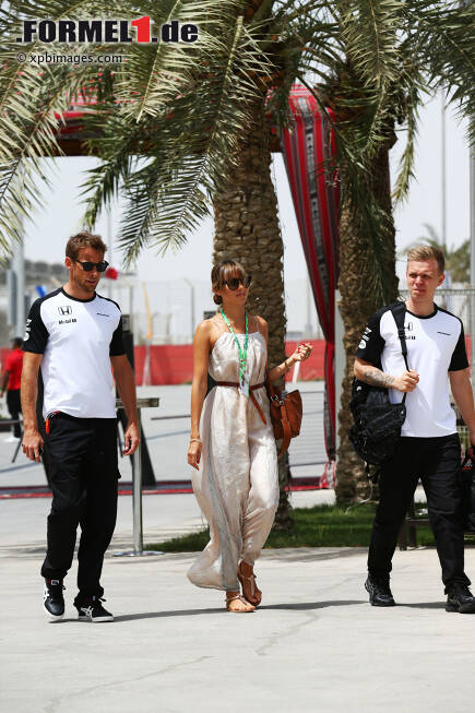 Foto zur News: Jenson Button (McLaren) und Kevin Magnussen