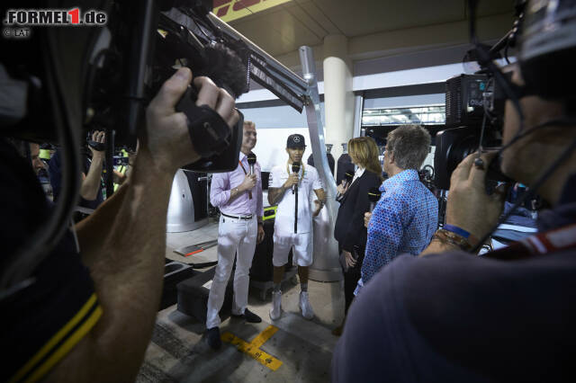 Foto zur News: Formel-1-Live-Ticker: Lewis Hamilton spielt in 
