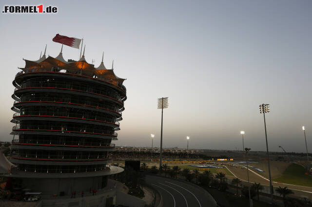 Foto zur News: Formel-1-Live-Ticker: Regen in Bahrain - Strecke unter Wasser