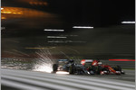 Foto zur News: Nico Rosberg (Mercedes) und Sebastian Vettel (Ferrari)
