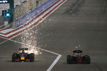 Foto zur News: Fernando Alonso (McLaren) und Daniil Kwjat (Red Bull)