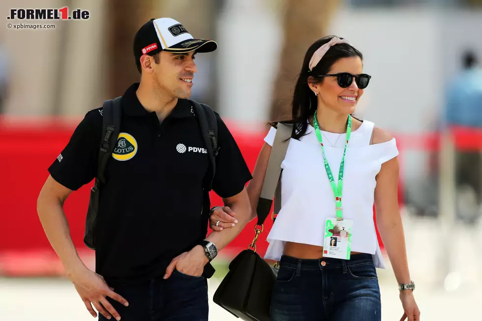 Foto zur News: Pastor Maldonado (Lotus) mit Gabriela Tarkanyi