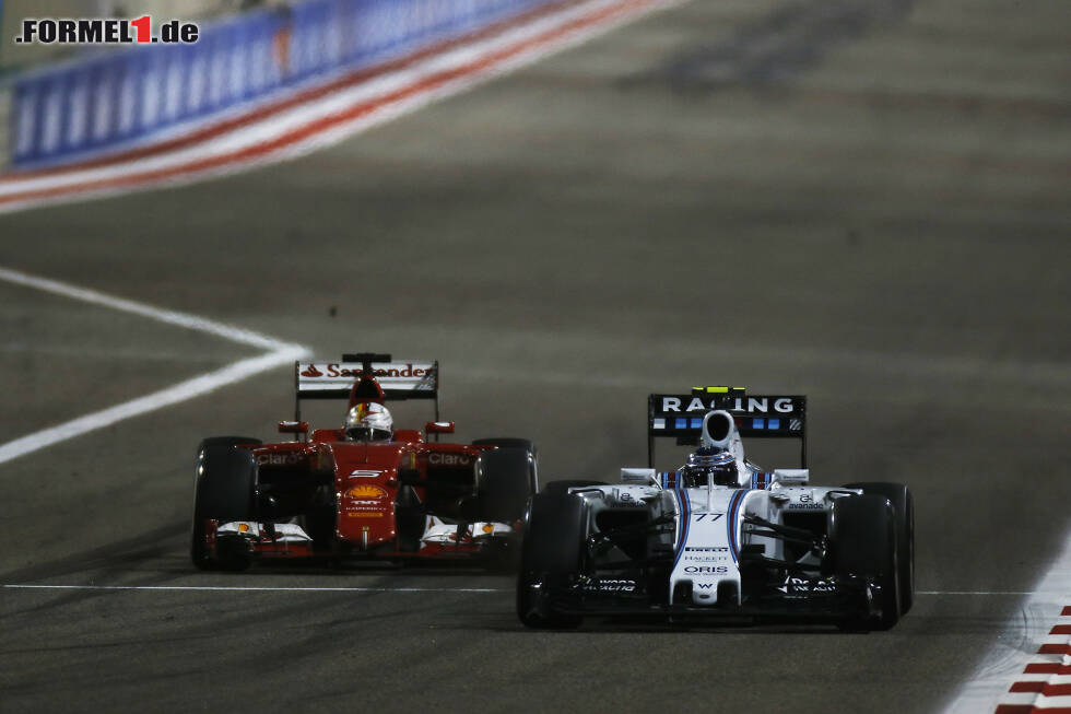 Foto zur News: Valtteri Bottas kann Sebastian Vettel gekonnt hinter sich lassen
