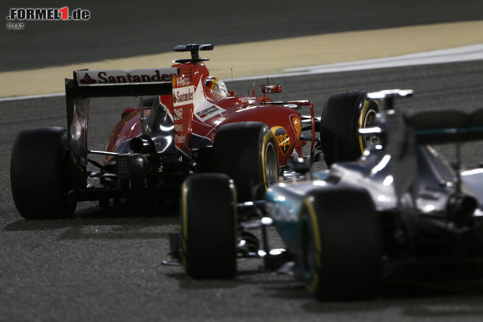 Foto zur News: Sebastian Vettel (Ferrari) und Nico Rosberg (Mercedes)