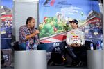 Foto zur News: Gerhard Berger und Daniel Ricciardo (Red Bull)
