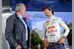 Foto zur News: Helmut Marko und Daniel Ricciardo (Red Bull)
