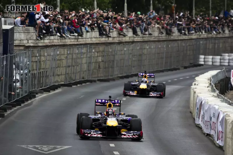 Foto zur News: David Coulthard und Daniil Kwjat (Red Bull)