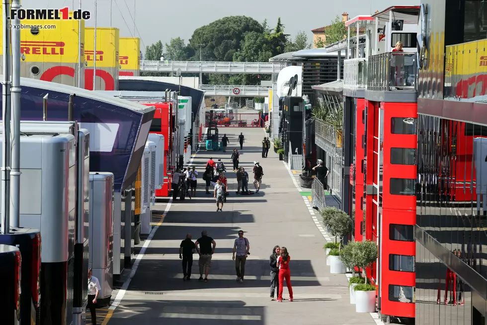 Foto zur News: Paddock in Barcelona