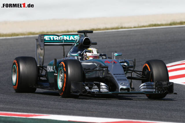 Foto zur News: Lewis Hamilton hatte am Nachmittag in Barcelona die Nase vorn