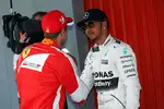 Foto zur News: Sebastian Vettel (Ferrari) und Lewis Hamilton (Mercedes)