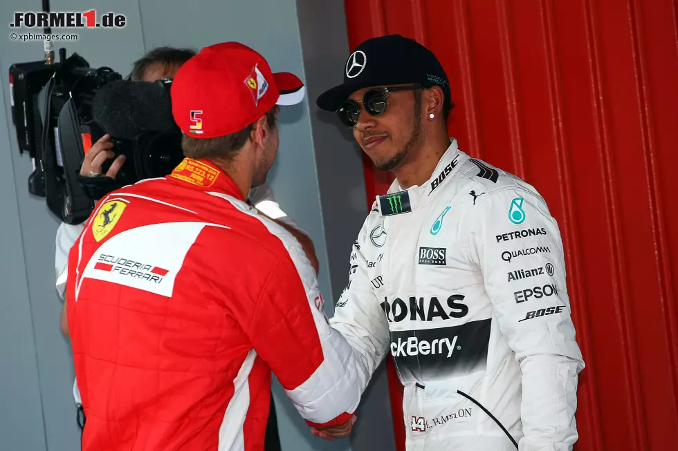 Foto zur News: Sebastian Vettel (Ferrari) und Lewis Hamilton (Mercedes)