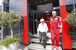 Foto zur News: Bernie Ecclestone und Maurizio Arrivabene