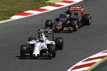 Foto zur News: Valtteri Bottas (Williams) und Carlos Sainz (Toro Rosso)