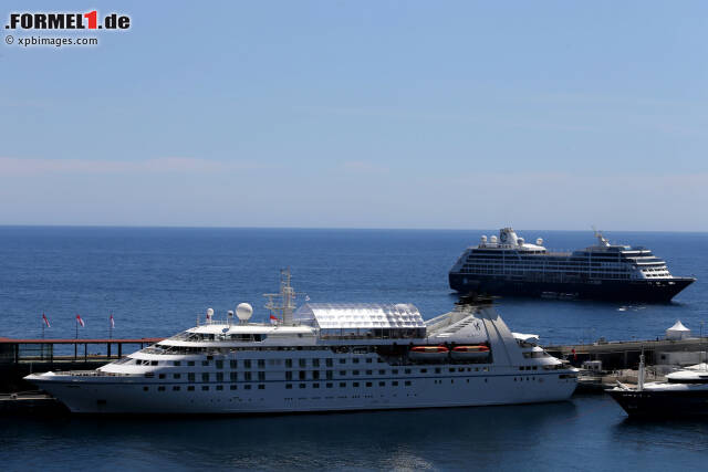 Foto zur News: Riesige Jachten im Hafen von Monte Carlo