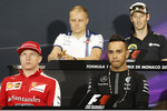 Foto zur News: Valtteri Bottas (Williams), Romain Grosjean (Lotus), Lewis Hamilton (Mercedes) und Kimi Räikkönen (Ferrari)