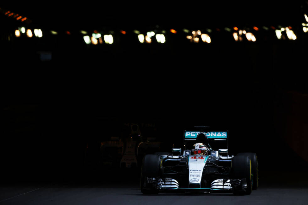 Foto zur News: Hinein ins Rampenlicht: Lewis Hamilton steht erstmals in Monaco auf der Pole