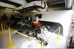 Foto zur News: Jenson Button (McLaren) musste zu Beginn des 1. Freien Trainings wieder nur zuschauen