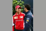 Foto zur News: Sebastian Vettel (Ferrari) und Daniel Ricciardo (Red Bull)