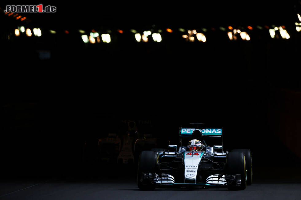 Foto zur News: Hinein ins Rampenlicht: Lewis Hamilton steht erstmals in Monaco auf der Pole