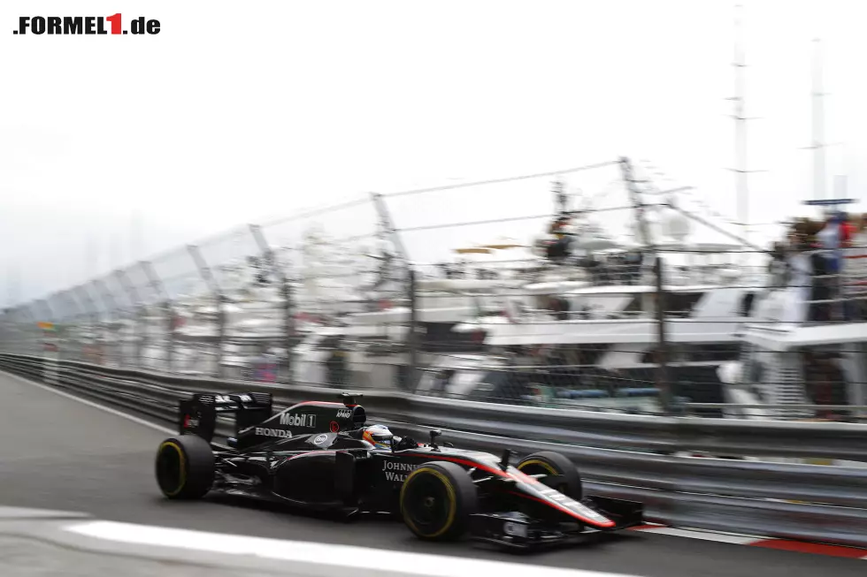 Foto zur News: Fernando Alonso hatte Pech, er musste sein Auto auf Rang 15 liegen mit einem technischen Problem abstellen