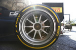 Foto zur News: Martin Brundle testet einen GP2-Prototypen mit 18-Zoll-Rädern von Pirelli