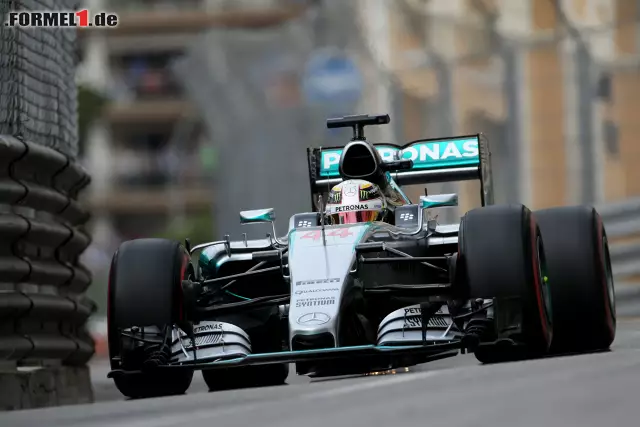 Foto zur News: Lewis Hamilton auf der Fahrt zur ersten Pole-Position beim Monaco-Grand-Prix