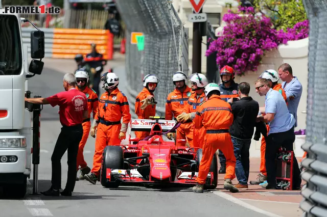 Kimi Räikkönen erwischte keinen guten Tag. Am Vormittag crashte er in die Streckenbegrenzung, am Nachmittag touchierte er ebenfalls eine Leitplanke - Rang sechs mit 1,329 Sekunden Rückstand Foto zur News: Kimi Räikkönen erwischte keinen guten Tag. Am Vormittag crashte er in die Streckenbegrenzung, am Nachmittag touchierte er ebenfalls eine Leitplanke - Rang sechs mit 1,329 Sekunden Rückstand