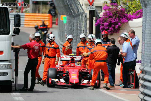 Foto zur News: Kimi Räikkönen musste im dritten Training einen kleinen Abflug verkraften