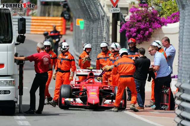 Foto zur News: Kimi Räikkönen musste im dritten Training einen kleinen Abflug verkraften