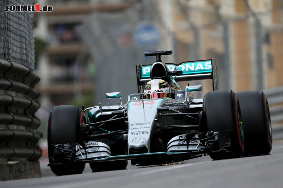 Foto zur News: Lewis Hamilton auf der Fahrt zur ersten Pole-Position beim Monaco-Grand-Prix