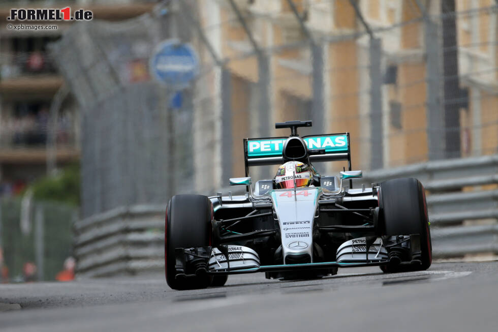 Foto zur News: Lewis Hamilton legte ein Schippchen drauf und schlug Nico Rosberg im Qualifying