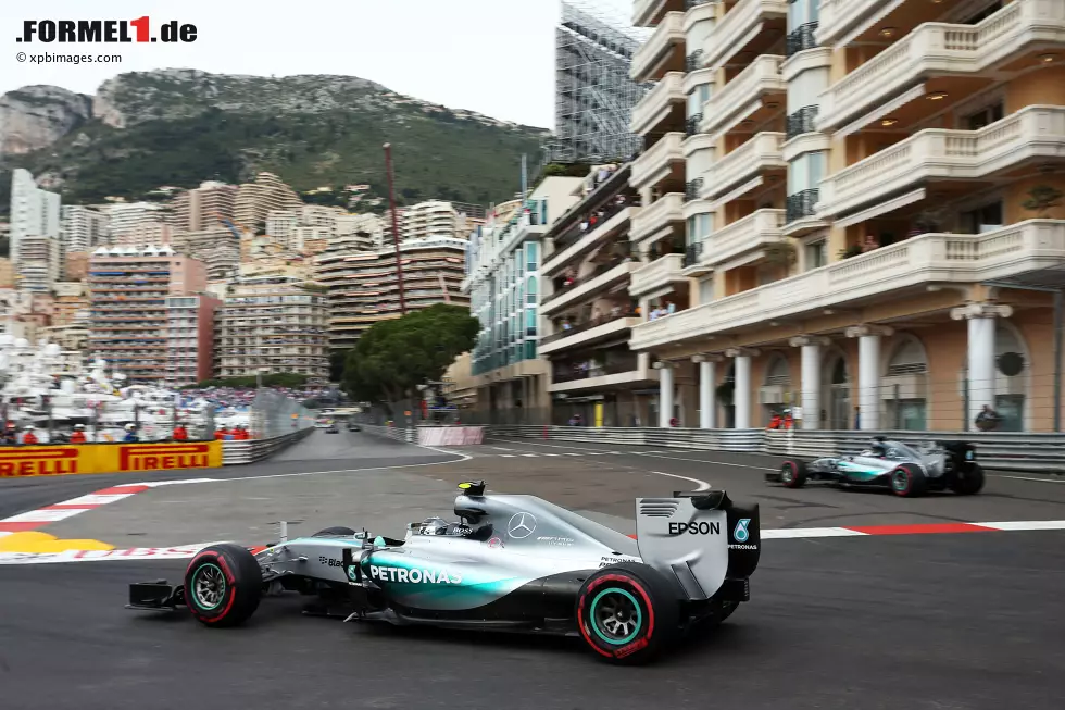 Foto zur News: Nico Rosberg (Mercedes) und Lewis Hamilton (Mercedes)