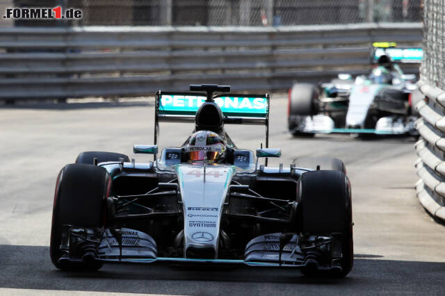 Foto zur News: Lewis Hamilton sah wie der sichere Sieger aus, doch am Ende gewann Nico Rosberg