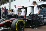 Foto zur News: Cristiano Ronaldo, Fernando Alonso (McLaren) und Jenson Button (McLaren)