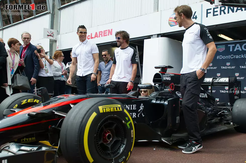 Foto zur News: Cristiano Ronaldo, Fernando Alonso (McLaren) und Jenson Button (McLaren)