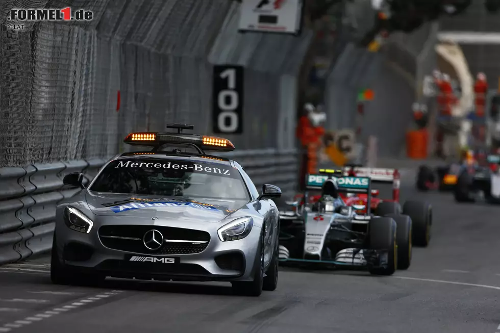 Foto zur News: Nico Rosberg (Mercedes) und Sebastian Vettel (Ferrari)