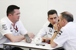 Foto zur News: Eric Boullier, Andrea Stella und Jonathan Neale (McLaren)