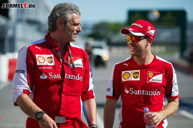 Maurizio Arrivabene und Sebastian Vettel (Scuderia Ferrari) Foto zur News: Maurizio Arrivabene und Sebastian Vettel (Scuderia Ferrari)