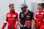 Foto zur News: Sebastian Vettel (Ferrari) und Carlos Sainz (Toro Rosso)