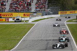 Foto zur News: Lewis Hamilton (Mercedes), Nico Rosberg (Mercedes) und Kimi Räikkönen (Ferrari)