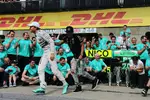 Foto zur News: Lewis Hamilton (Mercedes) und Nico Rosberg (Mercedes)