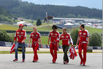 Foto zur News: Esteban Gutierrez und Sebastian Vettel (Ferrari)
