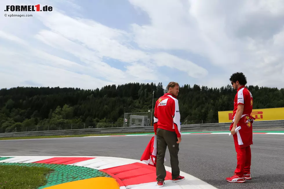 Foto zur News: Sebastian Vettel (Ferrari)