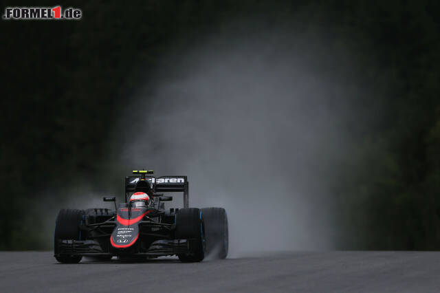 Foto zur News: Trostpflaster: Als es feucht war, hatte Jenson Button noch Fahrspaß